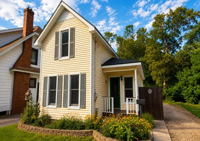 Single family home for sale at 1926 Oakland Dr, Kalamazoo, MI 49008 | MLS# 66026048107
