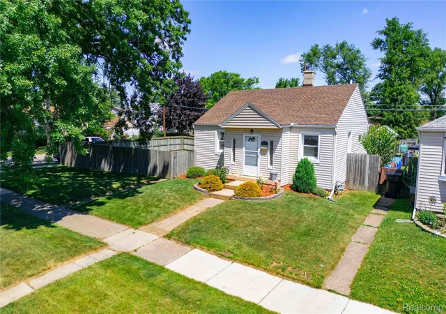 Photo 1 of Single family home for sale at 826 Goddard St, Wyandotte, MI 48192 | MLS# 20261072971 | Listing updated on 2026-09-11