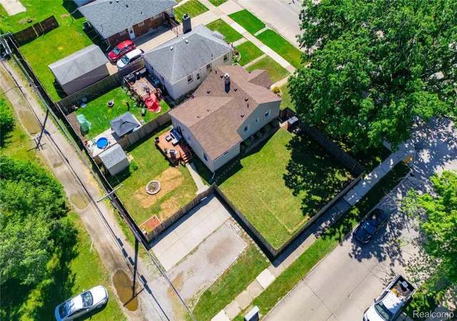 Photo 2 of Single family home for sale at 826 Goddard St, Wyandotte, MI 48192 | MLS# 20261072971 | Listing updated on 2026-09-11