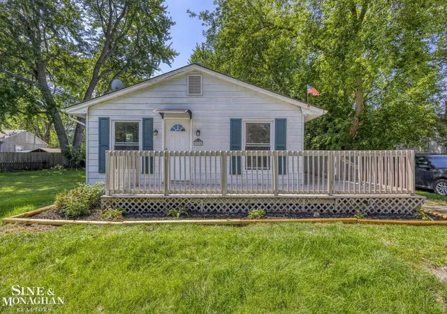 Photo 2 of Single family home for sale at 905 Liberty Rd, Algonac, MI 48001 | MLS# 58050221356 | Listing updated on 2026-09-11