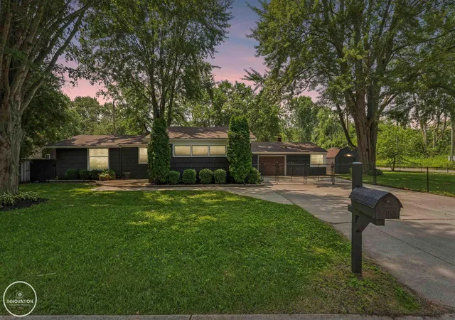 Photo 2 of Single family home for sale at 367 Sherwood Ln, Algonac, MI 48001 | MLS# 58050221358 | Listing updated on 2026-09-14