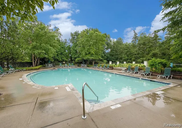 Listing Photo 2 - Condo for sale in building located at 23202 Alexa Dr, Commerce Charter Township Oakland, MI 48390