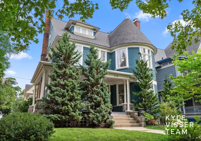 Photo 1 of Single family home for sale at 228 Madison Ave Se, Grand Rapids, MI 49503 | MLS# 65026048125 | Listing updated on 2026-09-21