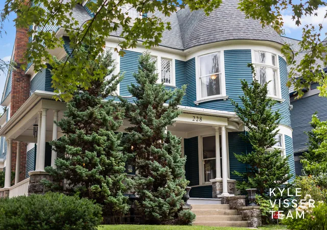 Photo 2 of Single family home for sale at 228 Madison Ave Se, Grand Rapids, MI 49503 | MLS# 65026048125 | Listing updated on 2026-09-21