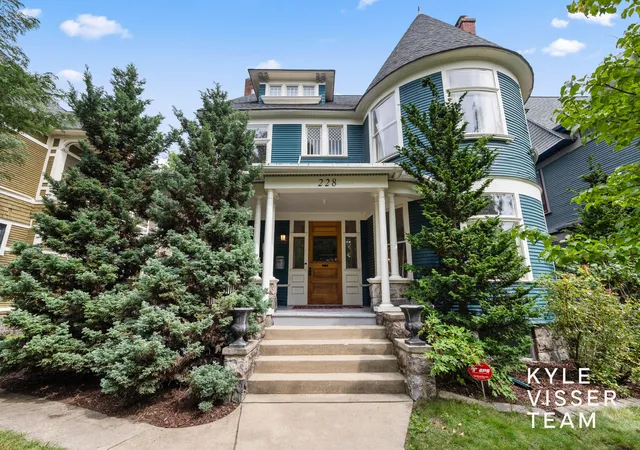 Photo 3 of Single family home for sale at 228 Madison Ave SE, Grand Rapids, MI 49503 | MLS# 65026048125 | Listing updated on 2026-09-21