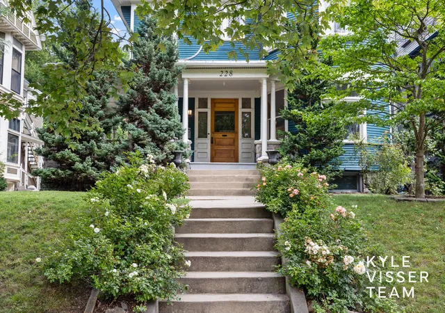 Photo 4 of Single family home for sale at 228 Madison Ave SE, Grand Rapids, MI 49503 | MLS# 65026048125 | Listing updated on 2026-09-21