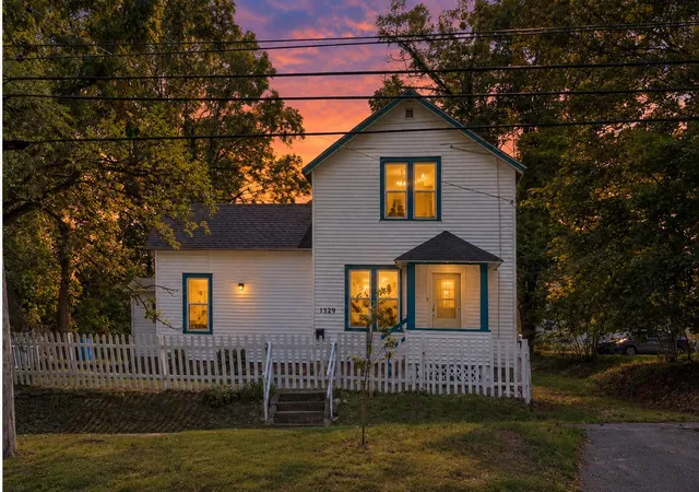 Photo 2 of Single family home for sale at 1329 W North St, Kalamazoo, MI 49006 | MLS# 66026048120 | Listing updated on 2026-09-17