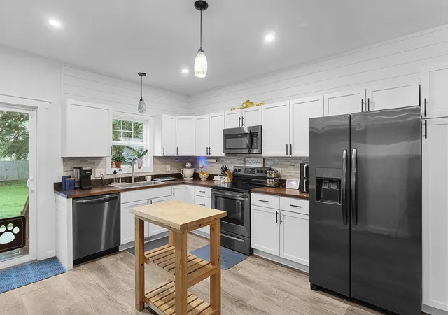 Photo 2 of Single family home for sale at 414 High St, Marshall, MI 49068 | MLS# 65026048121 | Listing updated on 2026-09-17
