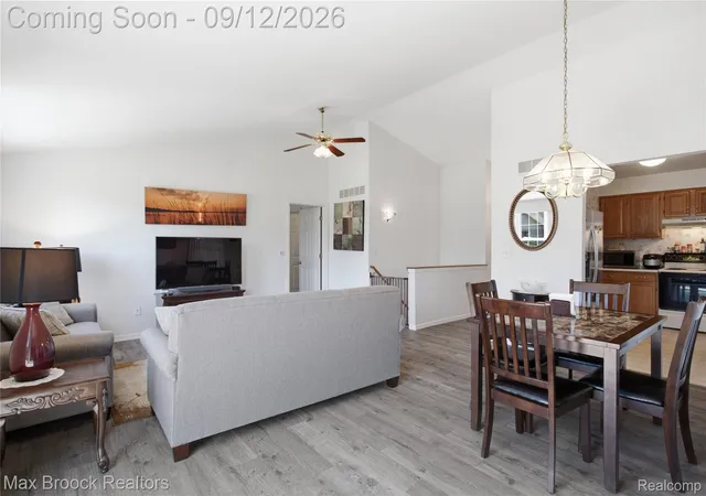 Listing Photo 4 - Condo for sale in building located at 5624 Township Ct, Sterling Heights, MI 48310
