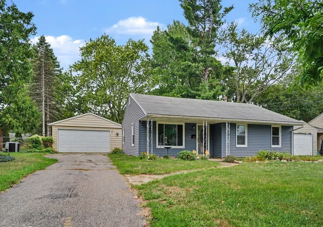 Photo 2 of Single family home for sale at 4026 Rivington St, Kalamazoo, MI 49008 | MLS# 66026048127 | Listing updated on 2026-09-10