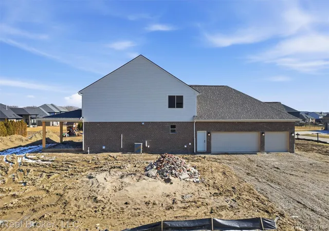 Photo 4 of Single family home for sale at 35689 Windridge Dr, New Baltimore, MI 48047 | MLS# 20261072985 | Listing updated on 2026-09-17