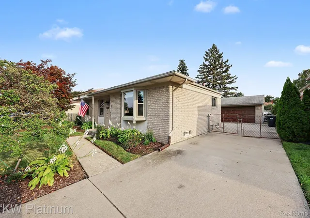 Photo 3 of Single family home for sale at 15010 Alma Dr, Sterling Heights, MI 48313 | MLS# 20261072989 | Listing updated on 2026-09-14
