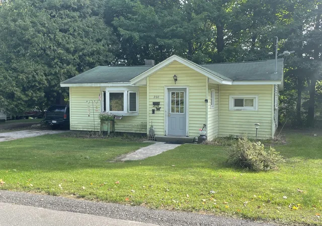 Photo 1 of Single family home for sale at 260 N Pine St, Shelby, MI 49455 | MLS# 67026048135 | Listing updated on 2026-09-11