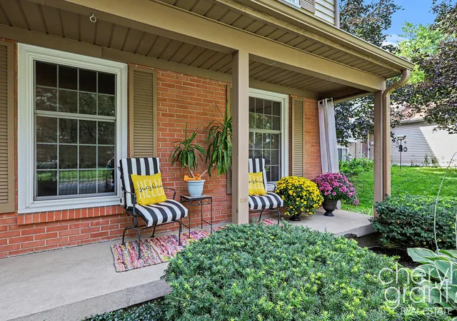 Photo 3 of Single family home for sale at 2246 Boston St SE, Grand Rapids, MI 49506 | MLS# 65026048136 | Listing updated on 2026-09-14