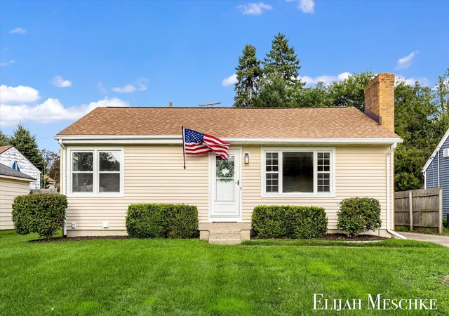 Photo 1 of Sale Pending at 2071 Brandon Dr Nw, Grand Rapids, MI 49504 | MLS# 65026048134 | Listing updated on 2026-09-15