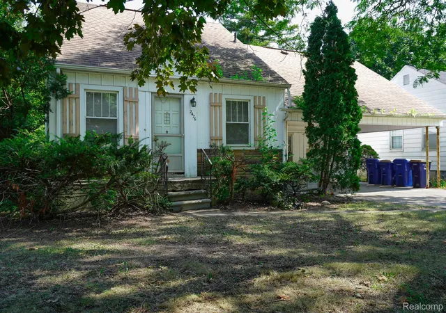 Photo 3 of Single family home for sale at 2476 Voorheis Rd, Waterford, MI 48328 | MLS# 20261072991 | Listing updated on 2026-09-11