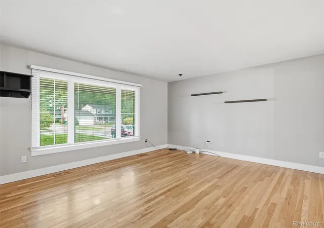 Photo 3 of Single family home for sale at 36587 Heatherton Dr, Farmington, MI 48335 | MLS# 20261072993 | Listing updated on 2026-09-14