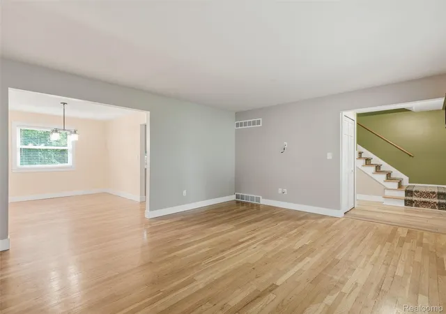 Photo 4 of Single family home for sale at 36587 Heatherton Dr, Farmington, MI 48335 | MLS# 20261072993 | Listing updated on 2026-09-14