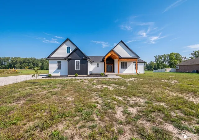 Photo 3 of Single family home for sale at 2706 S Custer Rd, Monroe, MI 48161 | MLS# 57050221372 | Listing updated on 2026-09-10