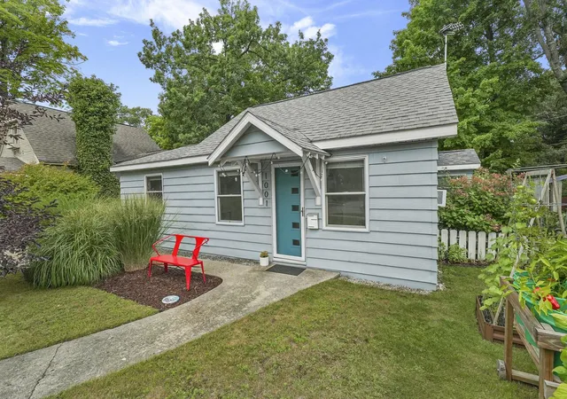 Single family home for sale at 1001 Washington St, Traverse City, MI 49686 | MLS# 78080073390