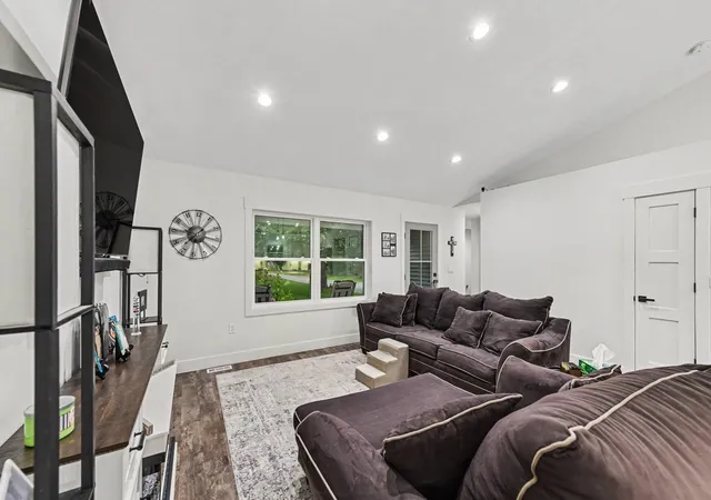 Photo 4 of Single family home for sale at 6786 W King Fish Rd, Empire Township Leelanau, MI 49630 | MLS# 78080073393 | Listing updated on 2026-09-13