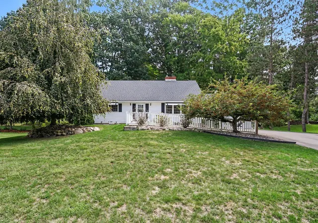 Photo 2 of Single family home for sale at 926 Clubview Dr, Fremont, MI 49412 | MLS# 67026048146 | Listing updated on 2026-09-18