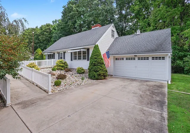 Photo 3 of Single family home for sale at 926 Clubview Dr, Fremont, MI 49412 | MLS# 67026048146 | Listing updated on 2026-09-18