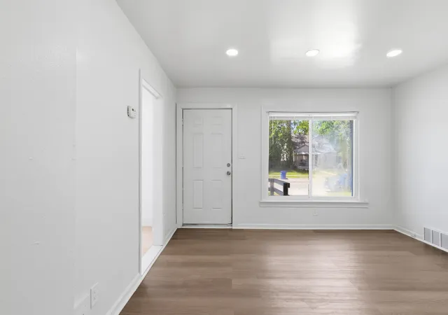 Photo 3 of Single family home for sale at 6816 Evergreen Rd, Detroit, MI 48228 | MLS# 81026048143 | Listing updated on 2026-09-16
