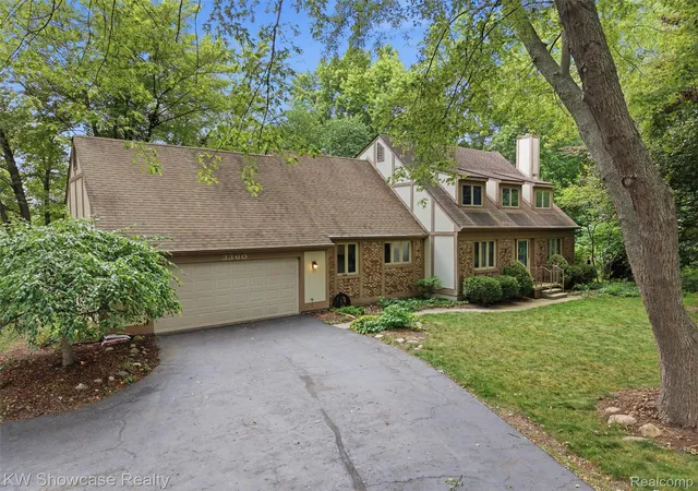 Photo 3 of Single family home for sale at 3360 Pleasant Valley Rd, Brighton, MI 48114 | MLS# 20261072999 | Listing updated on 2026-09-11