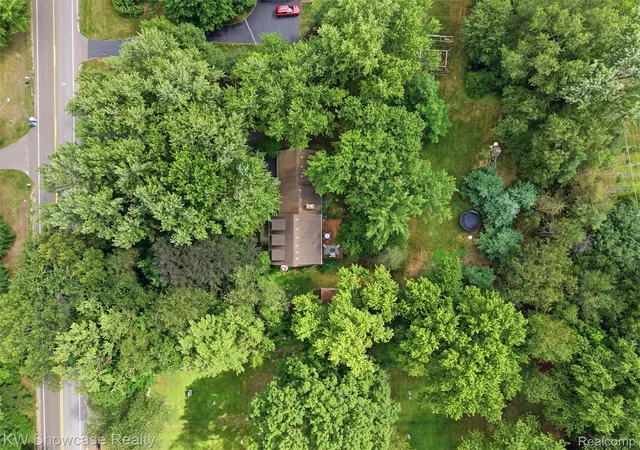 Photo 4 of Single family home for sale at 3360 Pleasant Valley Rd, Brighton, MI 48114 | MLS# 20261072999 | Listing updated on 2026-10-01