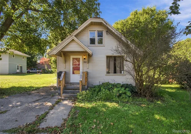 Photo 2 of Single family home for sale at 1811 Vermont Ave, Lansing, MI 48906 | MLS# 20261073000 | Listing updated on 2026-10-10