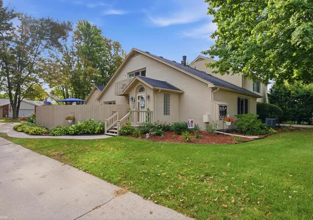 Listing Photo 1 - Condo for sale in building located at 42297 E Edward Dr, Clinton Township, MI 48038