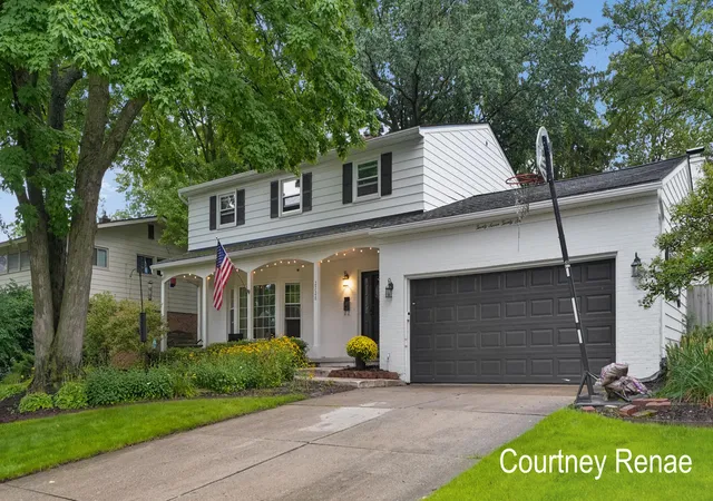 Photo 2 of Single family home for sale at 2726 Hampshire Blvd Se, Grand Rapids, MI 49506 | MLS# 65026048149 | Listing updated on 2026-09-10