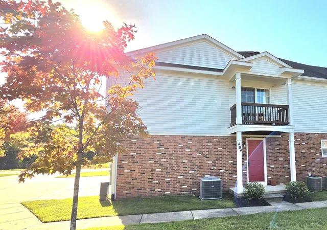 Listing Photo 1 - Condo for sale in building located at 404 Riversedge Dr, Saline, MI 48176