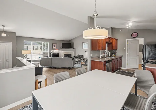 Listing Photo 5 - Condo for sale in building located at 404 Riversedge Dr, Saline, MI 48176