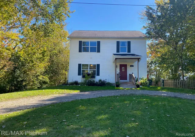 Photo 2 of Single family home for sale at 2327 Hammerslea Rd, Lake Orion, MI 48359 | MLS# 20261073006 | Listing updated on 2026-10-18