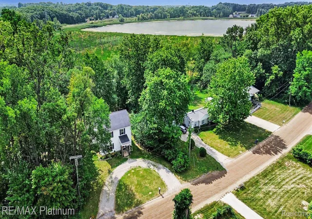 Photo 3 of Single family home for sale at 2327 Hammerslea Rd, Lake Orion, MI 48359 | MLS# 20261073006 | Listing updated on 2026-10-18