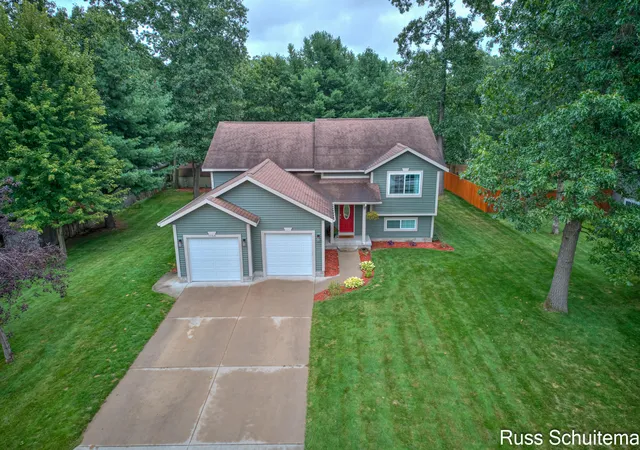 Photo 3 of Single family home for sale at 1164 Brian Dr, Muskegon, MI 49442 | MLS# 71026048152 | Listing updated on 2026-09-16