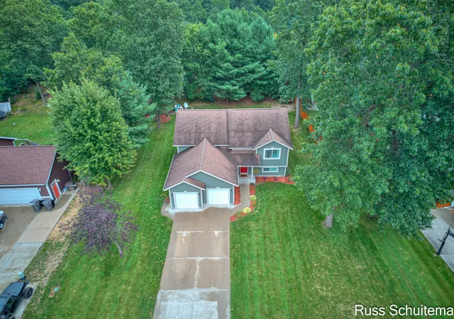 Photo 4 of Single family home for sale at 1164 Brian Dr, Muskegon, MI 49442 | MLS# 71026048152 | Listing updated on 2026-09-16