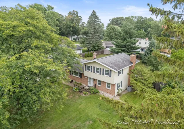 Photo 3 of Single family home for sale at 7984 Ronson Ave, Jenison, MI 49428 | MLS# 65026048153 | Listing updated on 2026-09-13