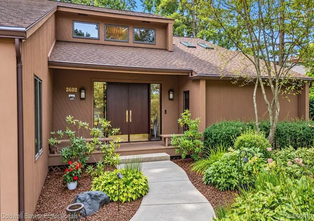 Photo 2 of Single family home for sale at 2602 Browning Dr, Lake Orion, MI 48360 | MLS# 20261073016 | Listing updated on 2026-10-18