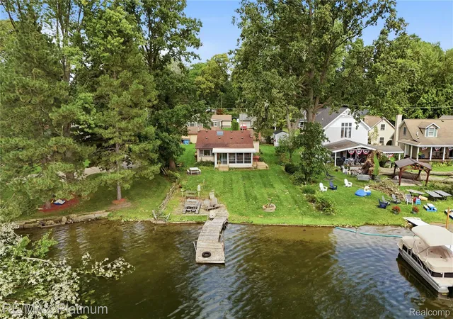 Photo 2 of Single family home for sale at 1186 Chemung Dr, Howell, MI 48843 | MLS# 20261073027 | Listing updated on 2026-09-12