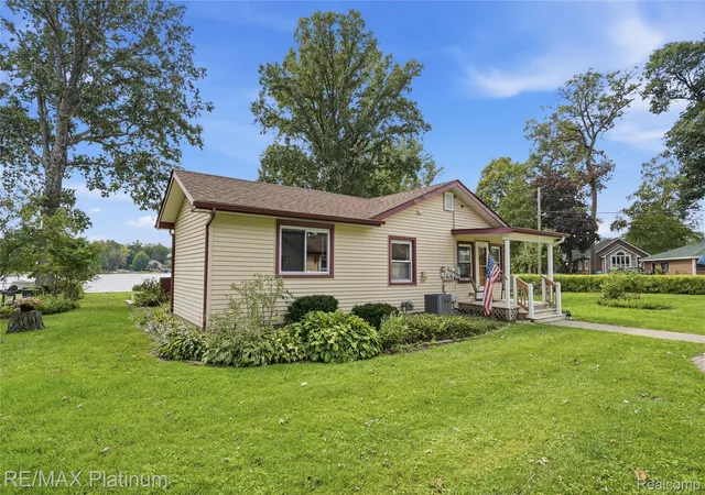 Photo 4 of Single family home for sale at 1186 Chemung Dr, Howell, MI 48843 | MLS# 20261073027 | Listing updated on 2026-09-12