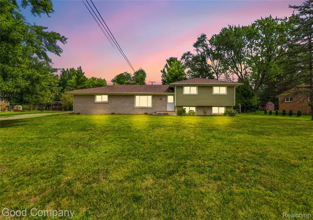 Photo 1 of Single family home for sale at 3870 Fernleigh Dr, Troy, MI 48083 | MLS# 20261073036 | Listing updated on 2026-09-15