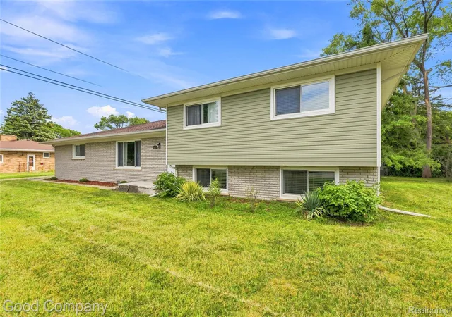 Photo 2 of Single family home for sale at 3870 Fernleigh Dr, Troy, MI 48083 | MLS# 20261073036 | Listing updated on 2026-09-15