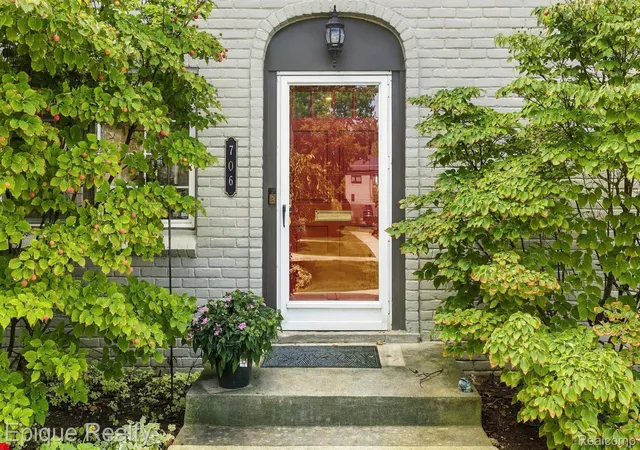 Photo 2 of Condo for sale at 706 Graefield Ct, Birmingham, MI 48009 | MLS# 20261073038 | Listing updated on 2026-10-20