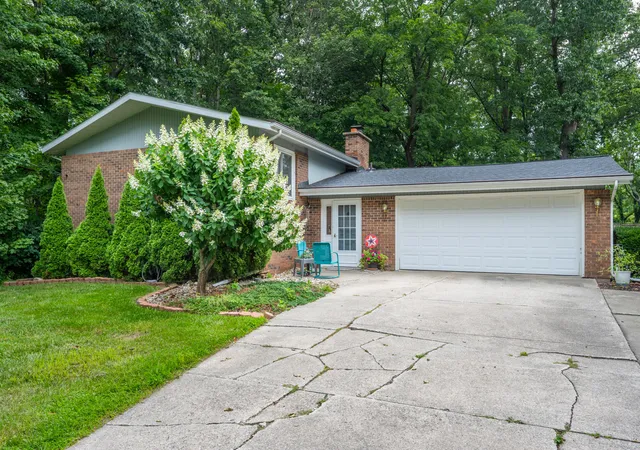 Photo 2 of Single family home for sale at 4625 Terra Ln, Saint Joseph, MI 49085 | MLS# 69026048176 | Listing updated on 2026-09-24