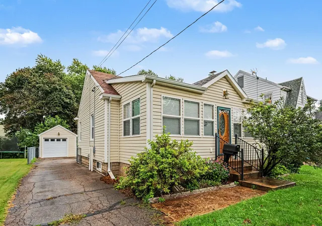 Photo 1 of Sale Pending at 113 N Higby St, Jackson, MI 49202 | MLS# 55026048178 | Listing updated on 2026-10-08