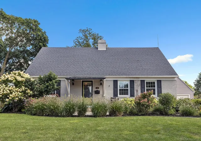 Photo 3 of Single family home for sale at 346 NE Bel Air Dr, Grand Rapids, MI 49503 | MLS# 58050221392 | Listing updated on 2026-09-10
