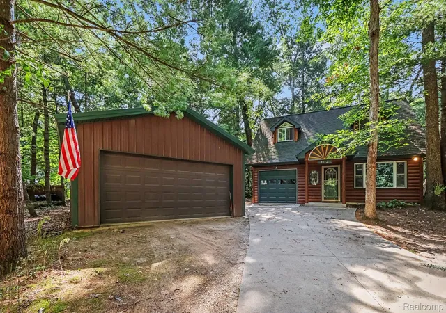 Photo 3 of Single family home for sale at 4012 Wintergreen Dr, Allegan, MI 49010 | MLS# 20261073050 | Listing updated on 2026-09-14
